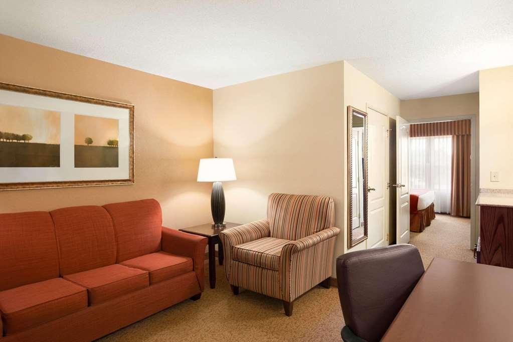 Country Inn & Suites By Radisson, Lexington Park California Room photo