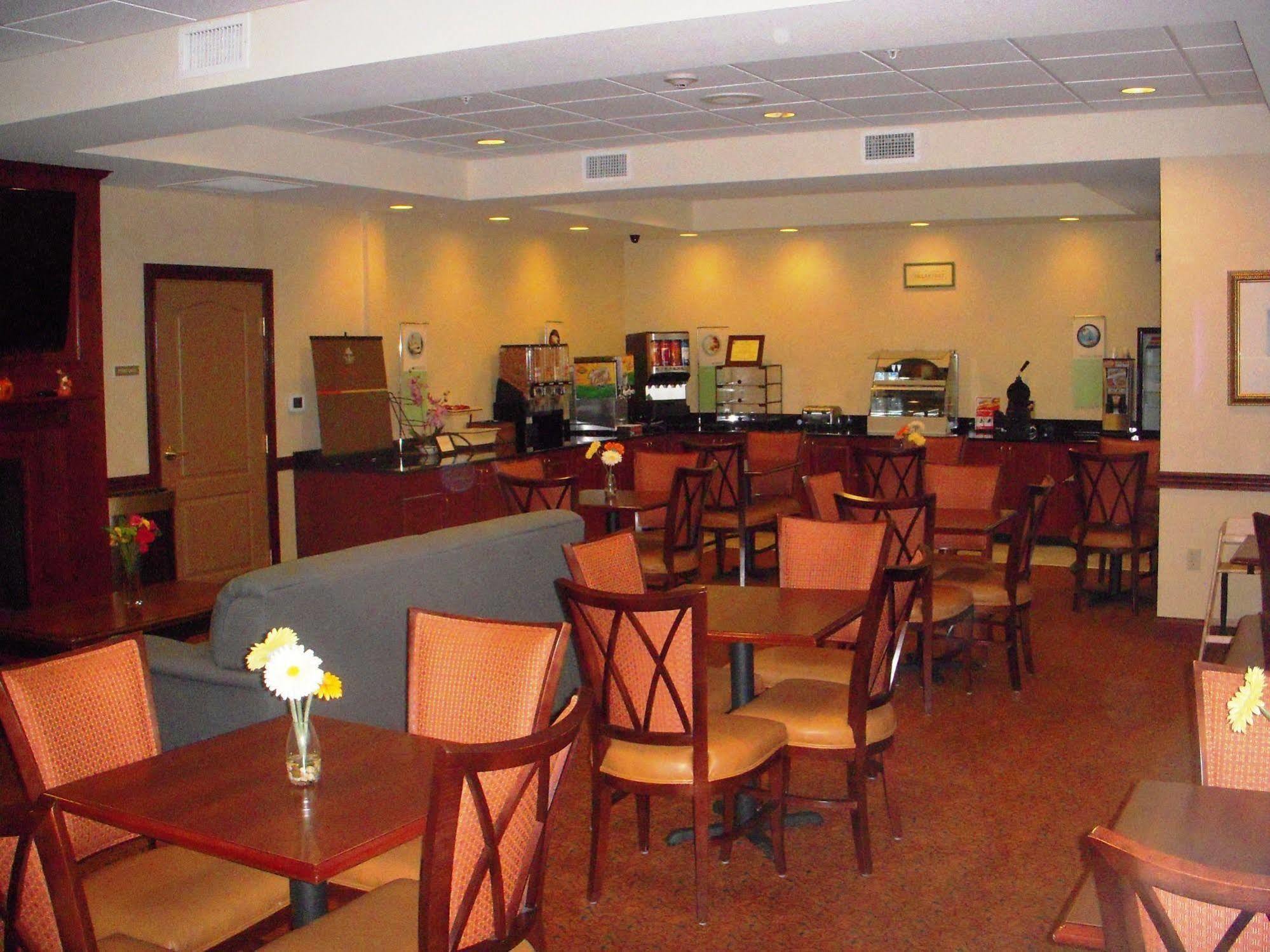 Country Inn & Suites By Radisson, Lexington Park California Restaurant photo